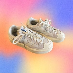 New Balance - CT302’s in White/Beige